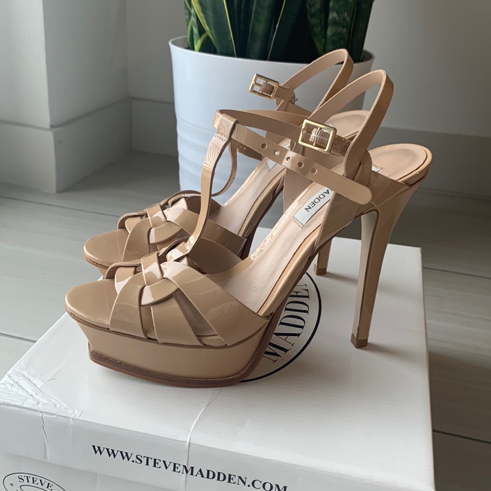 Steve Madden tan scrappy high-heeled evening sandal, size 7.5